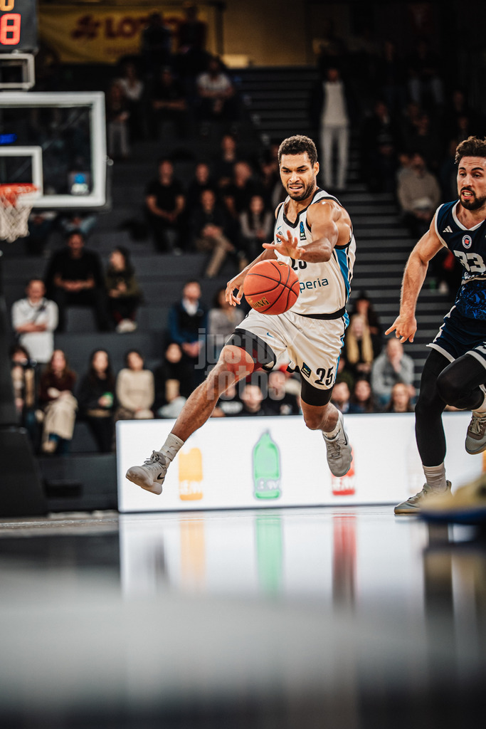 Basketball | Männer | Saison 2025/2026 | BKT EuroCup | Veolia Towers Hamburg vs. Bahcesehir College Istanbul | 14.10.2025 | Kenneth Ogbe (#25, Veolia Towers Hamburg)