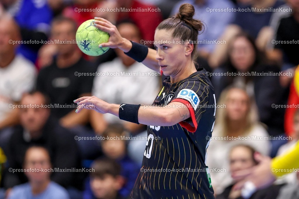 DHB16102501053 | 16.10.2025, Handball, EHF Frauen Länderpiel, EM Qualifikation 2026, Deutschland - Nordmazedonien, Schwalbe-Arena in Gummersbach:  Emily VOGEL (GER #20) 