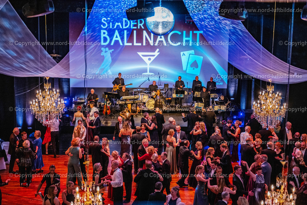 Stader Ballnacht_ELS_4052070326 Kopie | Luftbilder aus Norddeutschland. Die große Luftbild Bilddatenbank von Sylt, Amrum, Föhr, Büsum, Cuxhaven, Hamburg, Bremen, Bremerhaven, Cuxhaven, Langeoog, Norderney, Borkum, Emden, Nordsee, Ostsee, Flensburg, Kiel, Stralsund, Rostock, Darß, Rügen, Usedom