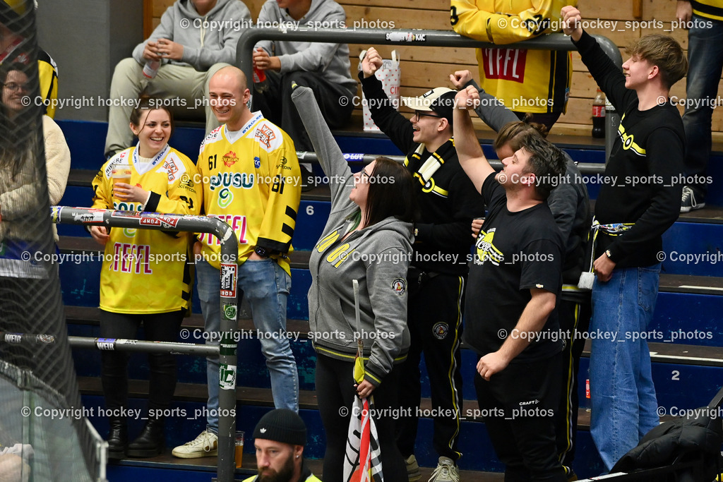 EC IDM WÄRMEPUMPEN VSV vs. Vienna Capitals | Vienna Capitals Fans, EC IDM WÄRMEPUMPEN VSV vs. Vienna Capitals, EC IDM WÄRMEPUMPEN VSV vs. Vienna Capitals am 16.11.2025 in Villach (Stadthalle Villach), Austria, (Photo by Bernd Stefan)