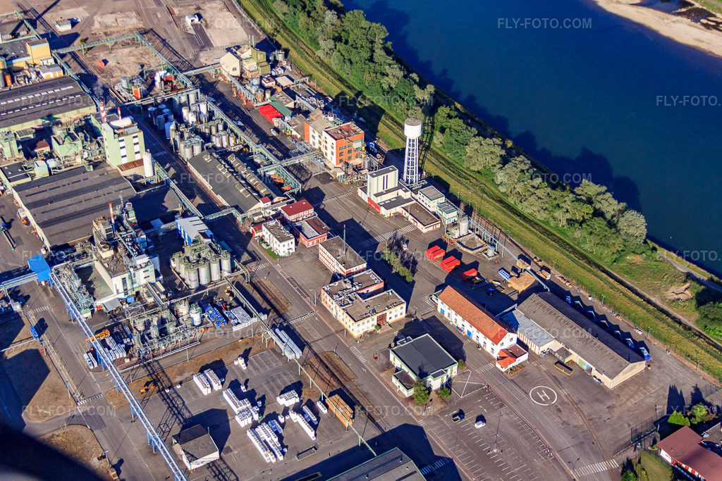 Aerial view: Industry on the Rhine in Lauterbourg in the state Bas-Rhin, France. – Photo: IMG_66569.jpg taken on 06/05/2014 by Werner Riehm/FLY-FOTO.com – Resolution of the original: 4752 x 3168 px