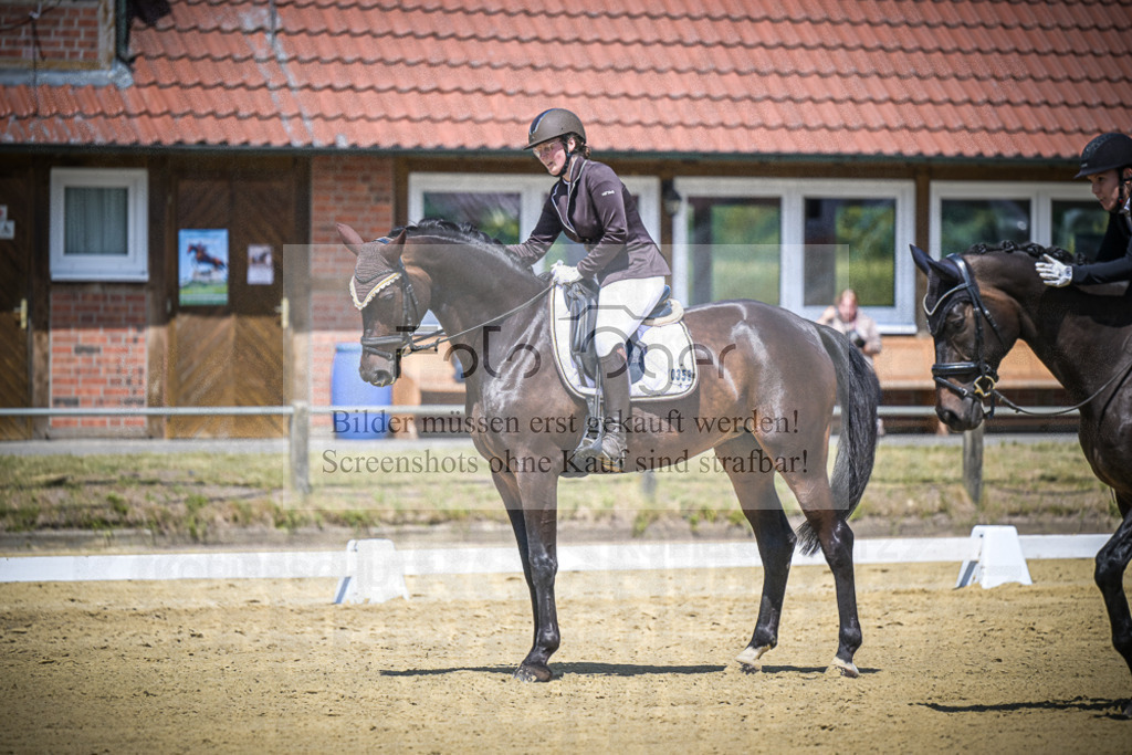 DOS_4367 | Entdecke hochwertige Reitturnierfotos von Foto Oger. Professionell, emotional und authentisch – jetzt Lieblingsmomente im Shop bestellen.Deutschlandweite Turnierfotografie. - Realisiert mit Pictrs.com