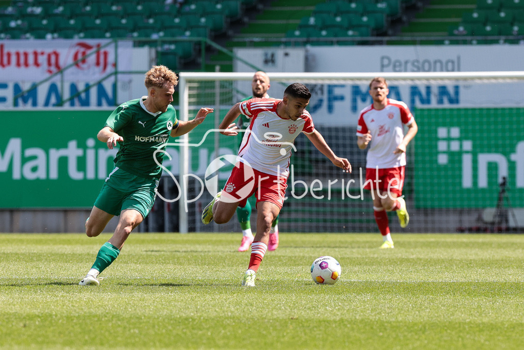SpVgg Greuther Fürth II - FC Bayern Amateure | im Duell Robin LITTIG (spvgg #7) und Davide Dell'ERBA (FCB #19) / Zweikampf