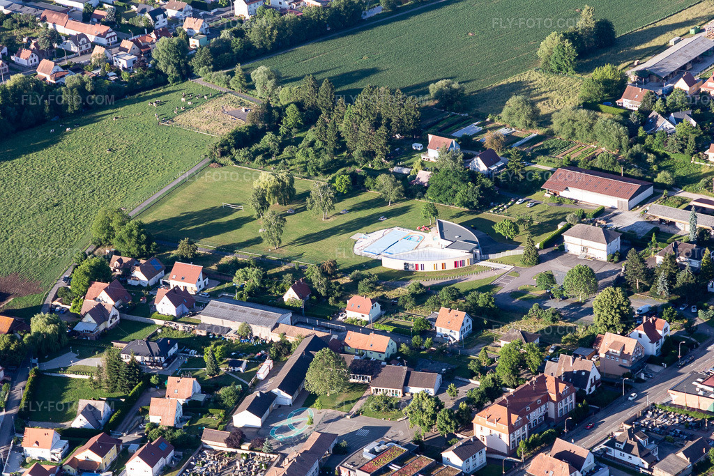 Aerial view: Pfaffenhofen swimming pool in Val-de-Moder in the state Bas-Rhin, France.Photo: IMG_115448.jpg taken on 06/16/2019 by Werner Riehm/FLY-FOTO.comResolution of the original: 5472 x 3648 px