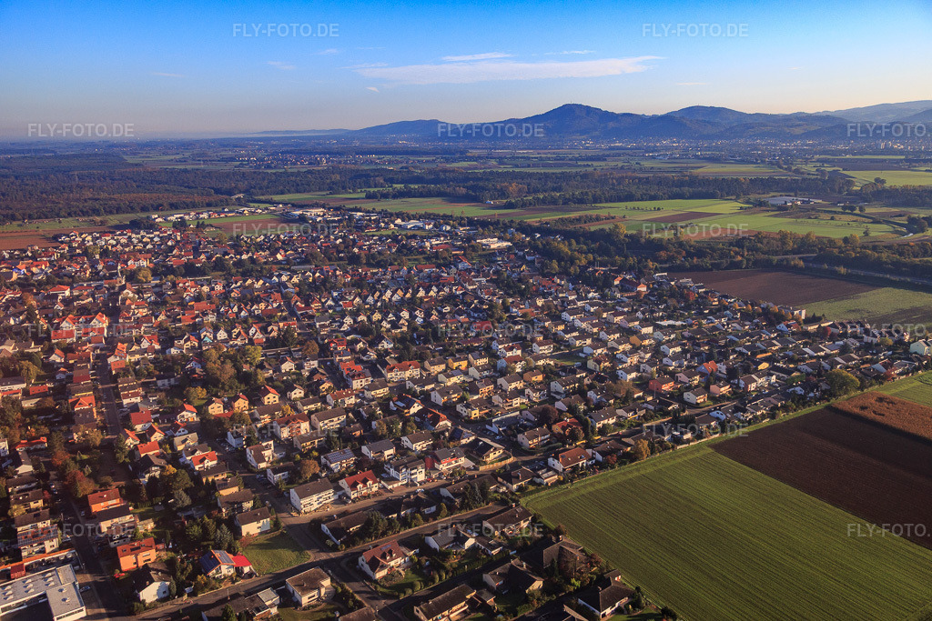 Luftbild: Ortsansicht aus Süden in Einhausen im Bundesland Hessen in Deutschland. Foto: IMG_075179.jpg vom 19.10.2014 durch Werner Riehm/FLY-FOTO.de