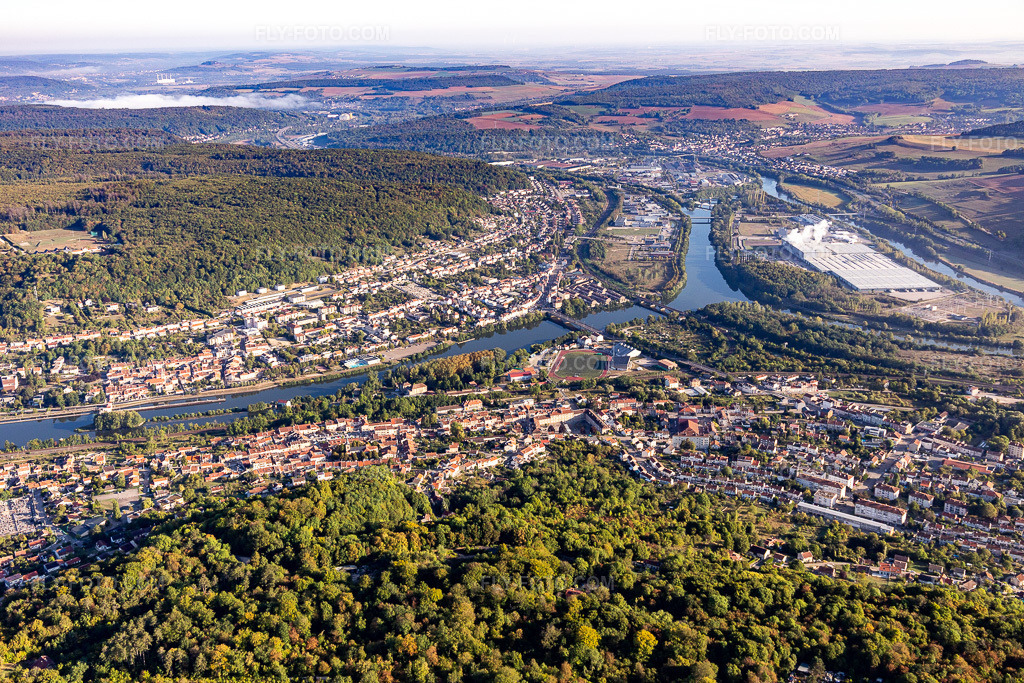 Aerial view: Moselle between Pompey and Frouard in Frouard in the state Meurthe et Moselle, France.Photo: IMG_118144.jpg taken on 09/15/2019 by Werner Riehm/FLY-FOTO.comResolution of the original: 5472 x 3648 px