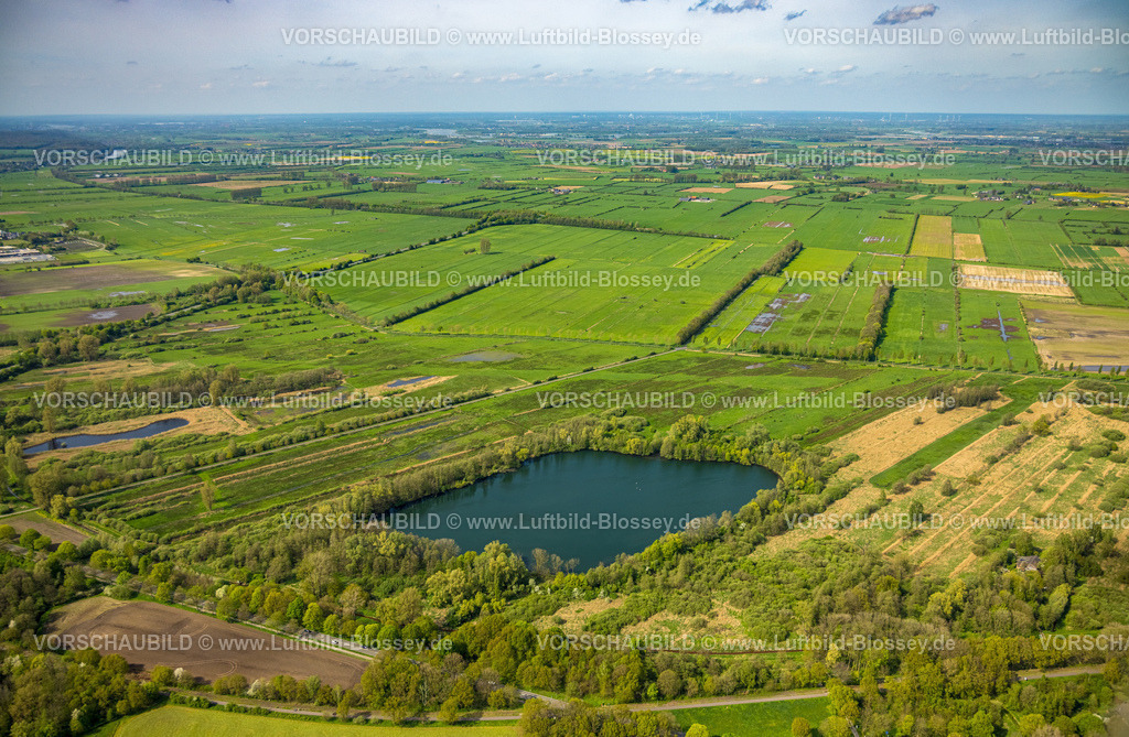 Kranenburg240402563Naturschutzgebiet-Dueffel | Luftbild, See Armenveen im NSG Naturschutzgebiet Düffel, Landschaftsschutzgebiet LSG Kranenburger Bruch, Wiesen und Felder mit Fernsicht, Kranenburg, Niederrhein, Nordrhein-Westfalen, Deutschland