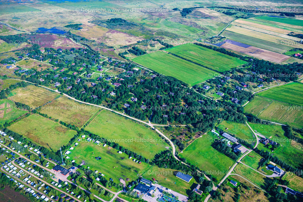 Römö_Dänemark_Toftum_ELS_7237280824 | RöMö 28.08.2024 Ferienhaus Anlage " Toftum " an der Straße Froidal in Römö auf der Insel Römö in Region Syddanmark, Dänemark. // Holiday house plant of the park " Toftum " on street Froidal in Roemoe at the island Roemoe in Syddanmark, Denmark. Foto: Martin Elsen