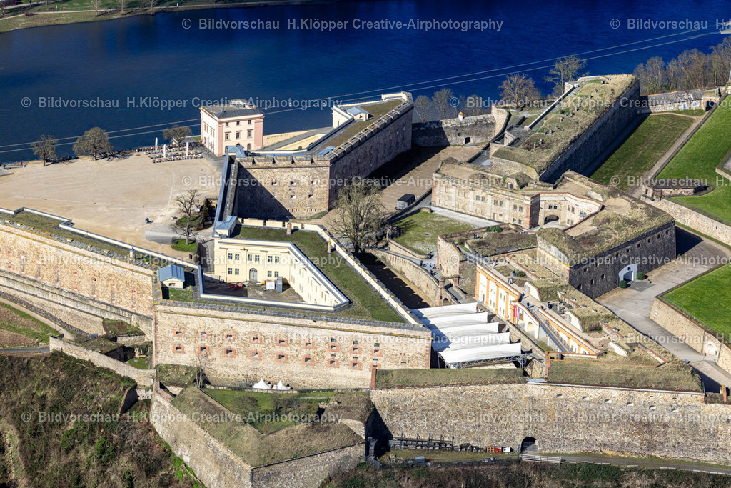 Luftbilder Koblenz-9980 | Luftbildfotografie Burganlage der " Festung Ehrenbreitstein " am Ufer des Rheins in Koblenz im Bundesland Rheinland-Pfalz, Deutschland. - Realisiert mit Pictrs.com