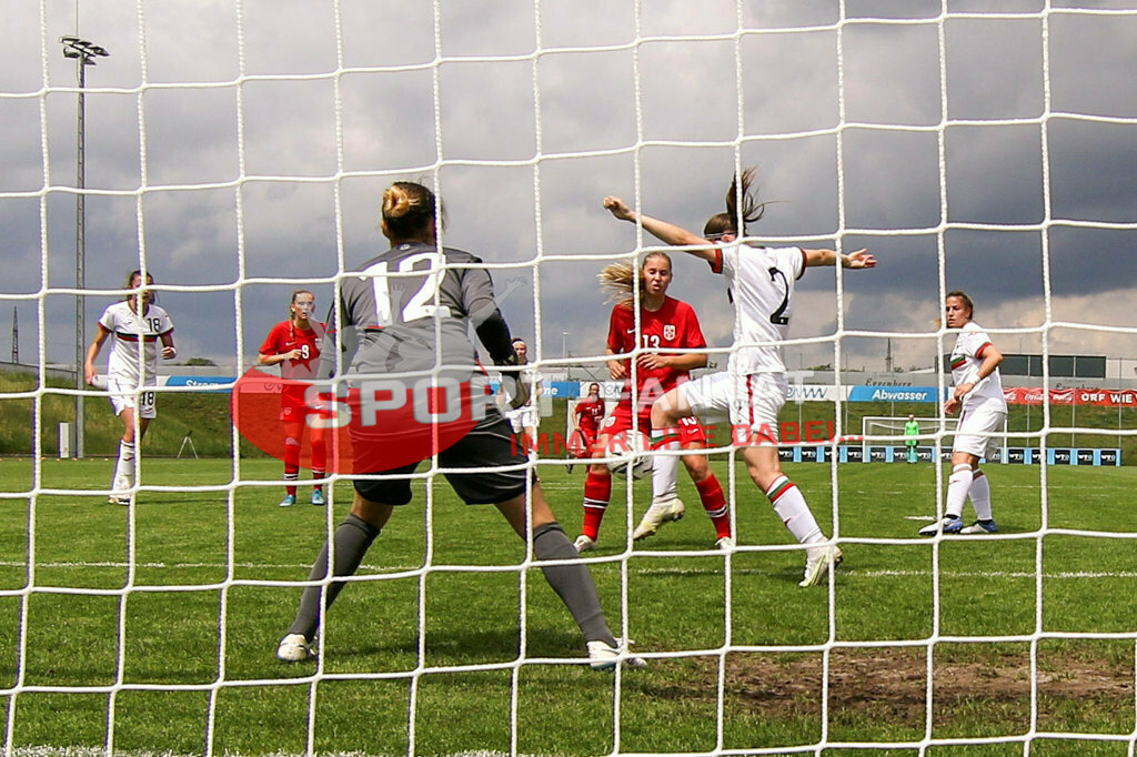 Norwegen U19  Bulgarien U19 | Milena Karakoleva (BUL #12) Yoana Stankova (BUL #2) ; Norwegen U19  Bulgarien U19 am 13.05.2022 in Wels
(Huber Arena), AUSTRIA, (Photo by Ernst Krawagner sport-fan.at) - Realisiert mit Pictrs.com