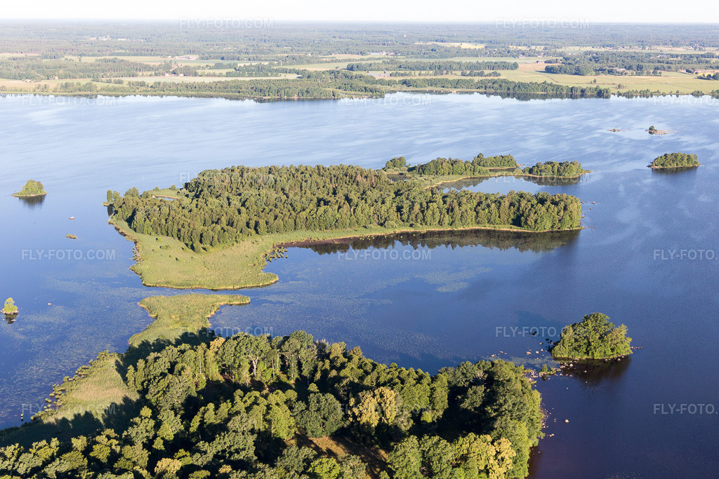 Aerial view: View of the town in Skäggalösa in the state Kronoberg, Sweden. – Photo: IMG_108323.jpg taken on 06/30/2018 by Werner Riehm/FLY-FOTO.com – Resolution of the original: 5472 x 3648 px
