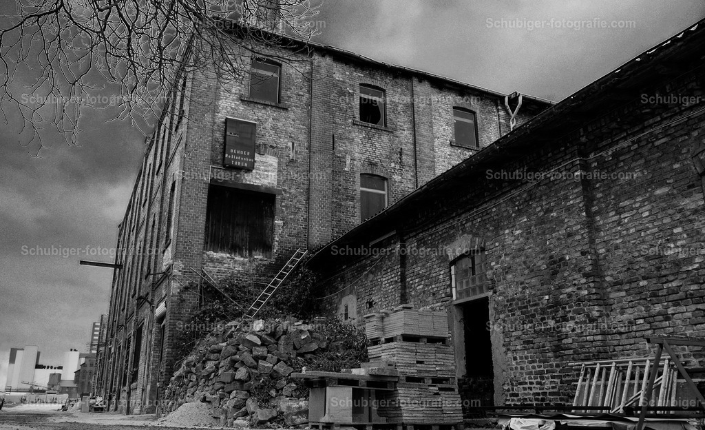 Fabrikgebäude | zerfallenes Fabrikgebäude - Realisiert mit Pictrs.com