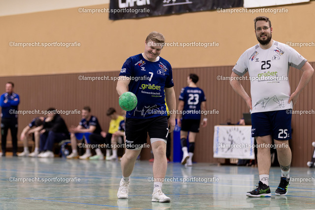 Handball I Herren I Saison 2025-2026 I SHSE Manfred-Frank-Pokal I Viertelfinale I HSG Kalkberg 06 II - HSG Kalkberg 06 061 | v.l. Jannick Swoboda (7, HSG Kalkberg 06), Lukas Krosta (25, HSG Kalkberg 06 II) - Realisiert mit Pictrs.com