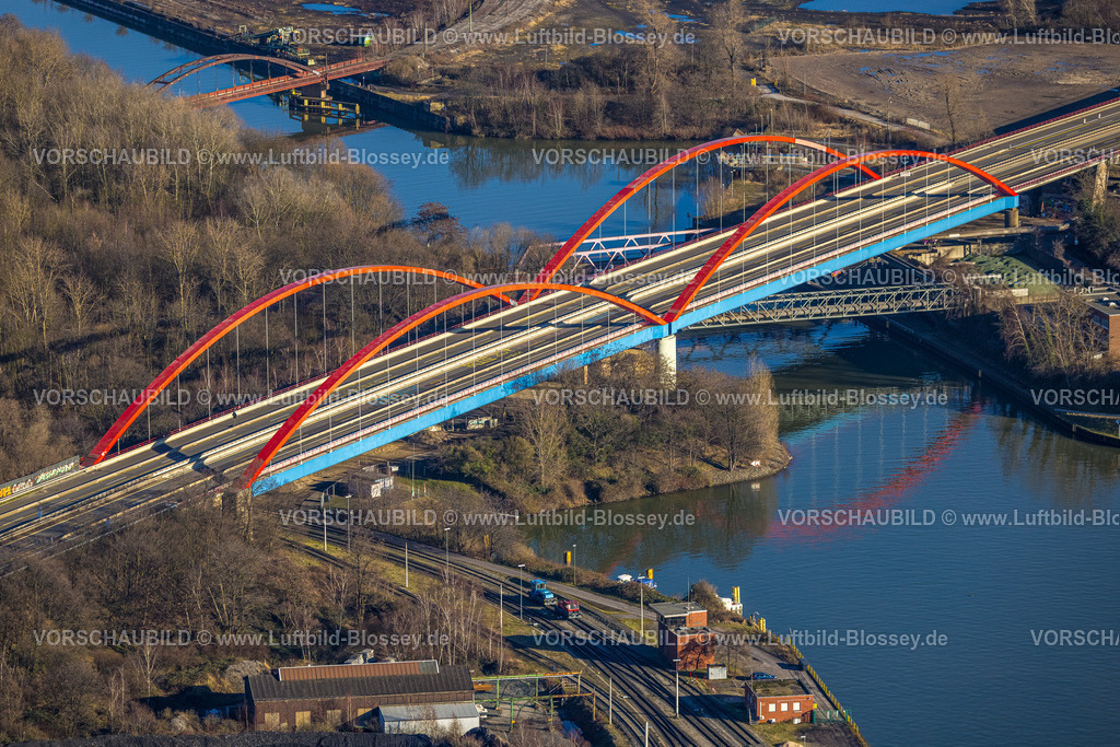 Essen240107115 | Luftbild, gesperrte Rhein-Herne-Kanalbrücke mit rotem Geländer, rote Doppelbogenbrücke, Autobahn A42 Emscherschnellweg, Ebel, Essen, Ruhrgebiet, Nordrhein-Westfalen, Deutschland