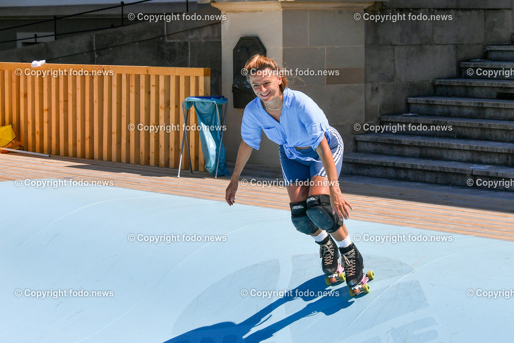 Deutschland_ Baden-Wuerttemberg_ Stuttgart_ 09.08.2025-8 | 09.08.2025, Deutschland, GER, Baden-Wuerttemberg, Stuttgart, im Bild Themenbild, Stadtansichten, Inlineskater, Skateranlage, Skatepark, Rollen, Rampen, Halfpipe, Pump Track, Spass, Sport, Discoroller, Maedchen, Tricks, Geschwindigkeit, Helm, Schutzkleidung, Freizeit, Bewegung, Urban Sports, Streetstyle, Balance, Fahrtechnik, Sportplatz, Spruenge, Rail, Asphaltflaeche, Jugendkultur, Action, Fitness, Funpark, Outdoor-Aktivitaet, Feature, Symbolbild 