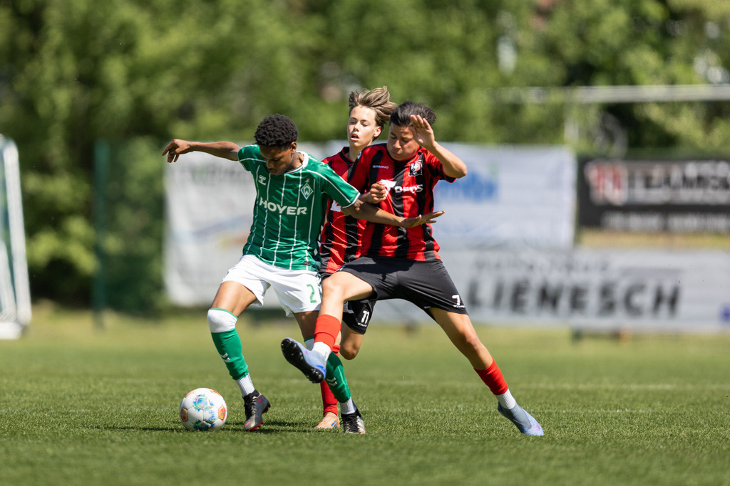 Fußball I Männer I 40. Pfingscup Hollage I 13155 | realhellocedii - Realisiert mit Pictrs.com