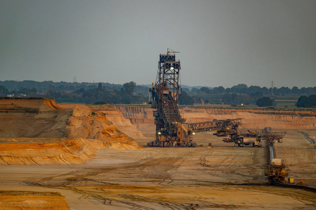 Tagebau Garzweiler - 1.9.2024 | Entdecke exklusive Fotografie im muebri Shop: Stimmungsvolle Motive  Naturaufnahmen und mehr. Jetzt hochwertige Wandbilder und Fotoabzüge online kaufen! - Realisiert mit Pictrs.com