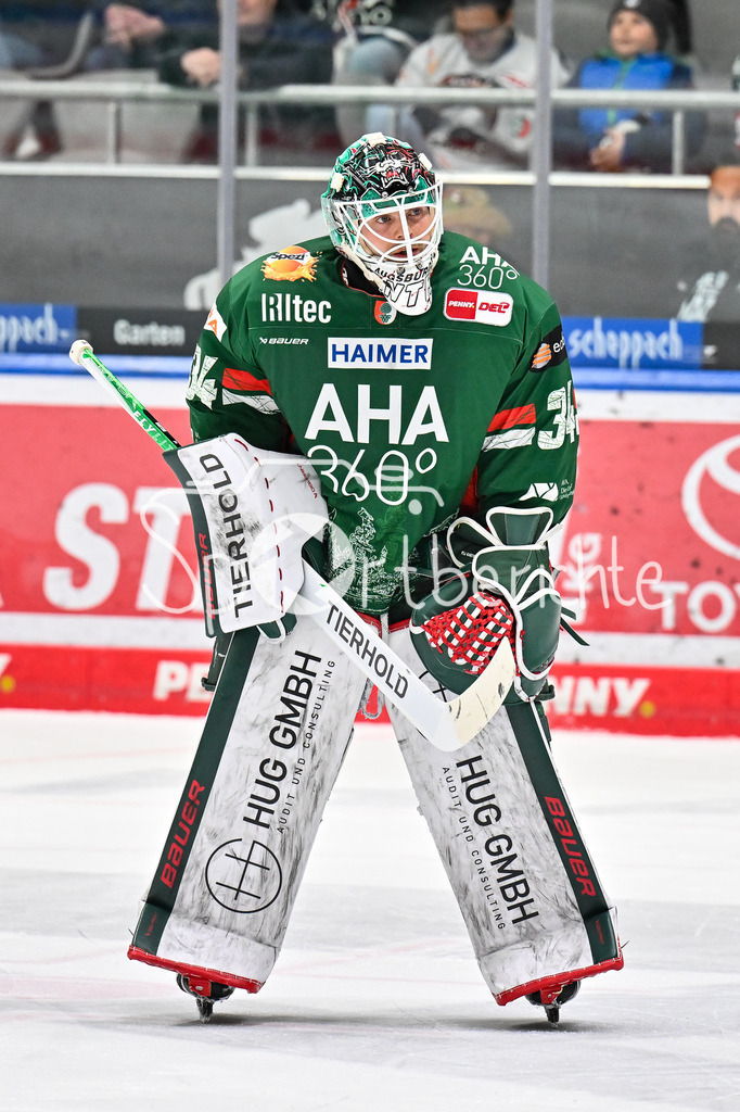 Augsburger Panther - Grizzlys Wolfsburg | AUGSBURG, GERMANY - 15. MARCH: Im Bild Michael GARTEIG (Augsburger Panther 34 / Einzelfoto / Freisteller während dem Match zwischen den Augsburger Panthern und den Grizzlys Wolfsburg am 52. Spieltag der Penny DEL im Curt Frenzel Stadion