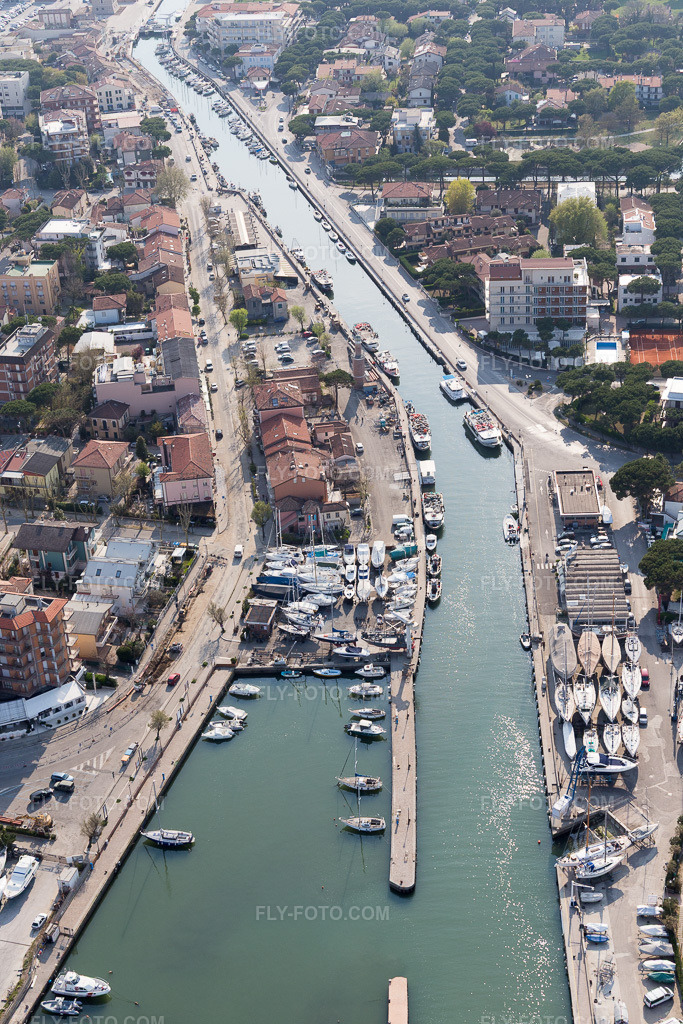 Aerial view: View of the town in Milano Marittima in the state Emilia Romagna, Italy.Photo: IMG_098368.jpg taken on 04/05/2017 by Werner Riehm/FLY-FOTO.comResolution of the original: 3648 x 5472 px