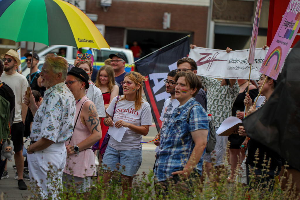CSD_Moers_190725_098 | Bildergalerie von Sport-Ereignissen aber auch von weiteren spannenden Dingen - nicht nur vom Niederrhein. In Anlehnung an den bekannten Spruch von Hanns Dieter Hüsch heißt das Motto: "Niederrhein ist überall".  - Realisiert mit Pictrs.com