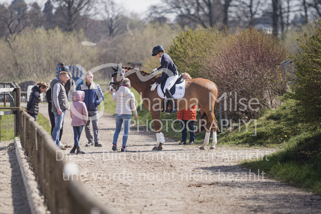 230410_Frühlingsfest_Dressurpf-M-131 | Deine schönsten Turniermomente als professionelle Fotos! Entdecke hochwertige Pferdesport-Fotografie im Online-Shop. Jetzt Fotos finden & bestellen!