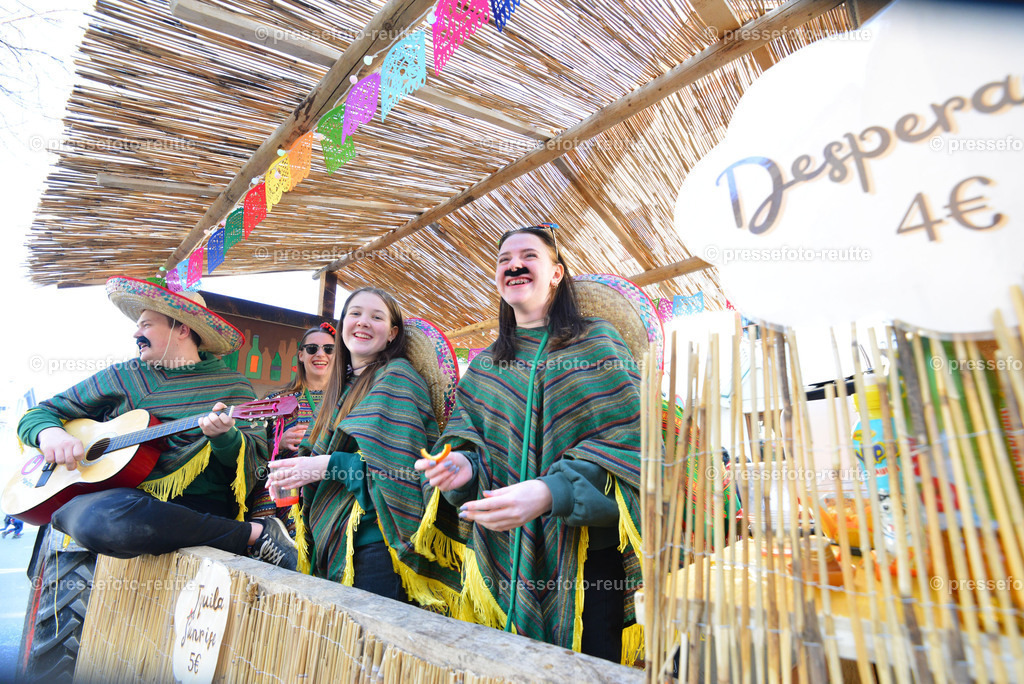 news-2023-Feb16-Unsinniger_Fasching_Reutte-nik-WTV_7497 | Info aus dem Bezirk Reutte/Ausserfern Tirol sowie eine umfangreiche Bilddatenbank über die gesamte Region: Lechtal, Talkessel Reutte, Tannheimertal, Zwischentoren. Lech, Plansee, Zugspitze, Grenztunnel, B179, Fernpassstraße, Verkehr, Lawinen, Tradition, - Realisiert mit Pictrs.com