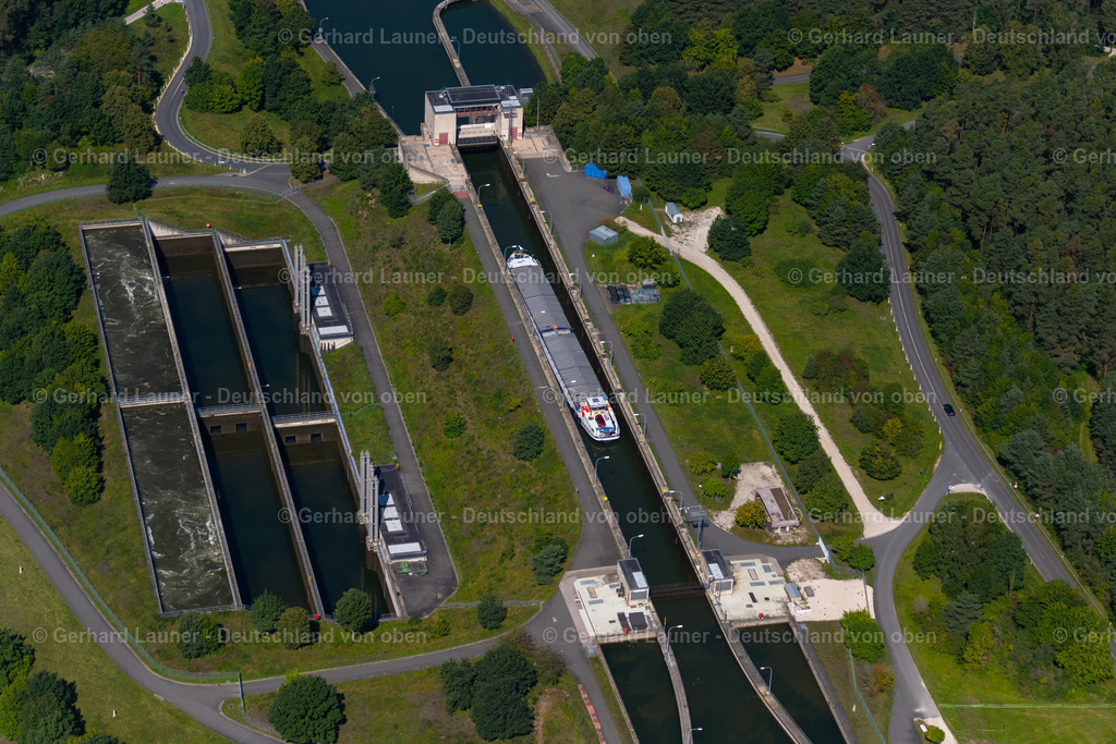 4050730 | MüHLHAUSEN 02.09.2021 Schleusenanlagen am Ufer der Wasserstraße der Donau im Ortsteil Bachhausen in Mühlhausen im Bundesland Bayern, Deutschland. Weiterführende Informationen bei: Wasserstraßen- und Schifffahrtsamt Donau MDK. // Locks - plants on the banks of the waterway of the of the river Danube in the district Bachhausen in Muehlhausen in the state Bavaria, Germany. Further information at: Wasserstrassen- und Schifffahrtsamt Donau MDK. Foto: Gerhard Launer