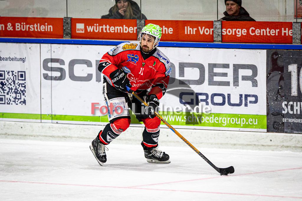 TSV Peißenberg MINERS gegen ERV Schweinfurt Mighty Dogs | Eishockey Bayernliga Herren Vorrunde 2024/25, TSV Peißenberg MINERS gegen ERV Schweinfurt Mighty Dogs, 20241220,Florian SIMON (MINERS 11) in Aktion,2024-12-20 in Peißenberg (Eisstadion Peißenberg)Florian SIMON (MINERS 11)Copyright: WolfgangxLindner foto-lindner.de