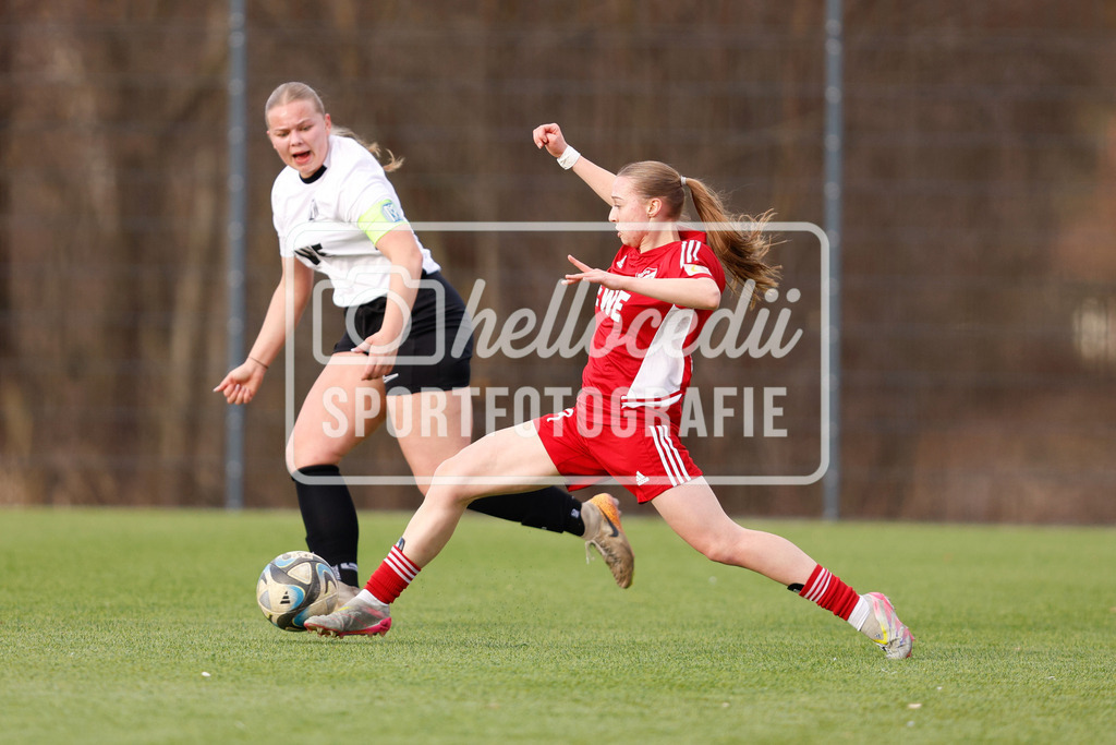 Fußball I Frauen I Saison 2025-2026 I AOK NFV Pokal I SV Meppen 1912 e.v. U20 2 - SpVg Aurich I 01.03.2026-24 | Jule Pollmann (5, SV Meppen 1912 e.v.) Lara Frisch (19, SpVg Aurich) - Realisiert mit Pictrs.com