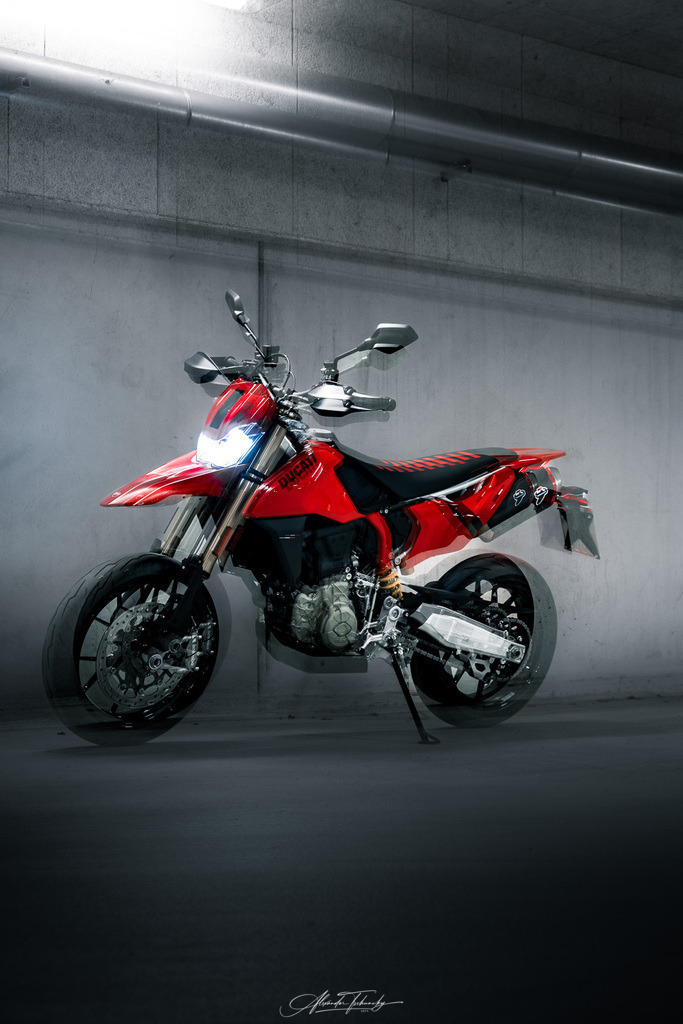 Hypermotard 698 Mono | Entdecken Sie die faszinierende Welt von Alexander Tschuncky Arts: Kreative Fotografie, atemberaubende Automobilkunst und hochwertiger Bilderdruck. Lassen Sie sich inspirieren! - Realisiert mit Pictrs.com