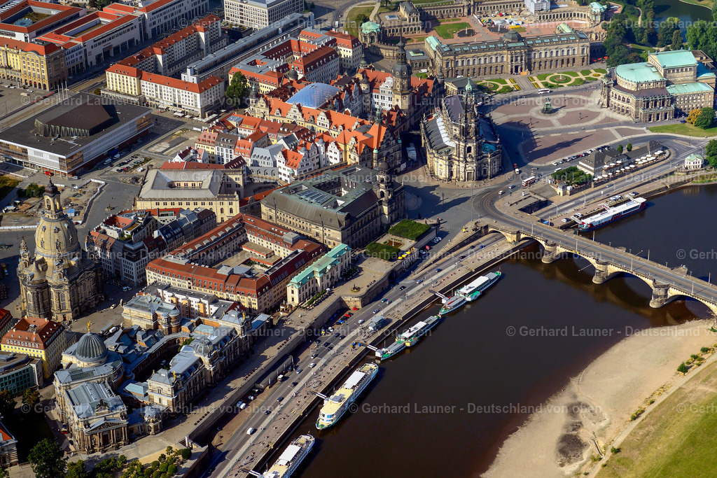 3291866 | DRESDEN  Altstadtbereich und Innenstadtzentrum am Neumarkt im Zentrum in Dresden im Bundesland Sachsen, Deutschland. Weiterführende Informationen bei: Landeshauptstadt Dresden,  Stiftung Frauenkirche Dresden. // Old Town area and city center in the district Zentrum in Dresden in the state Saxony, Germany. Further information at: Landeshauptstadt Dresden,  Stiftung Frauenkirche Dresden. Foto: Gerhard Launer