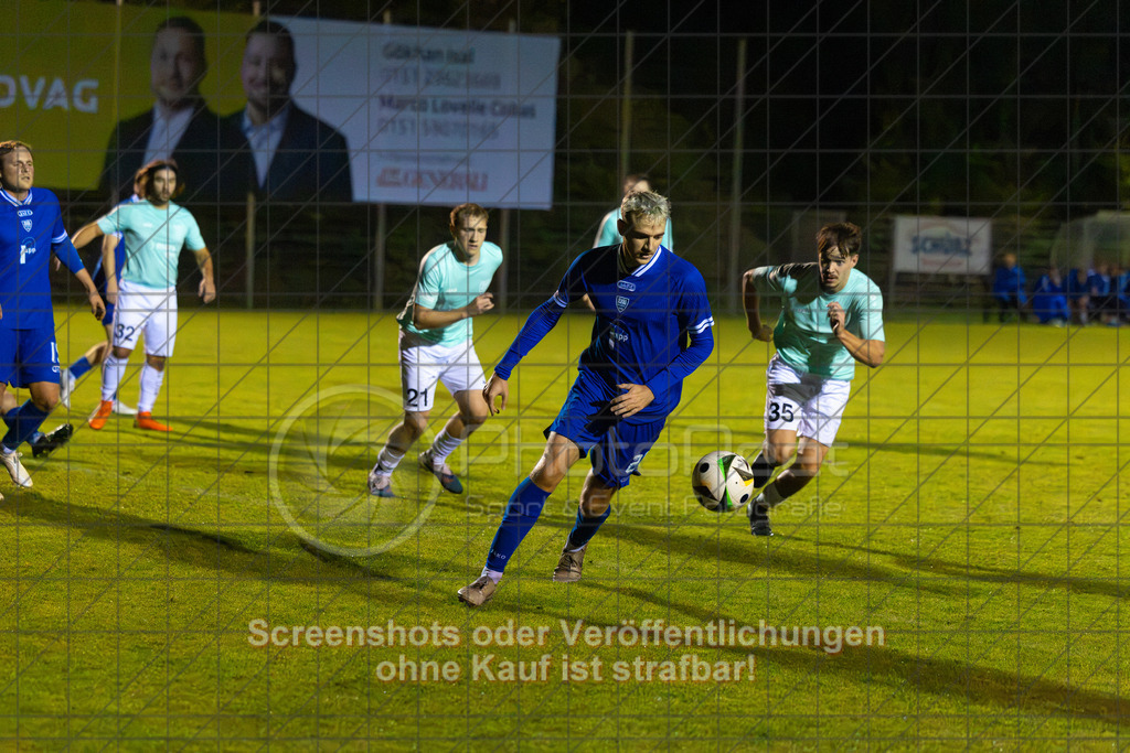 20261015_200405_0141_(c)_by_PhotoPeet | #,TSG Salach (türkis) vs. VfB Neuffen (blau), Fußball, Bezirksliga - Bezirk Neckar/Fils, 08. Spieltag, Saison 2026/2027, Rasensportplatz, Staufenecker Straße, 73084 Salach, 15.10.2026 - 19:30 Uhr,Foto: PhotoPeet / Sport- &amp; Eventfotografie / Peter Harich