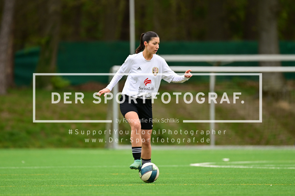 Fußball I Frauen I Saison 2025-2026 I Bezirksliga I 21. Spieltag I Harburger TB - Rahlstedter SC I 164609 | Der Sportfotograf. - Realisiert mit Pictrs.com