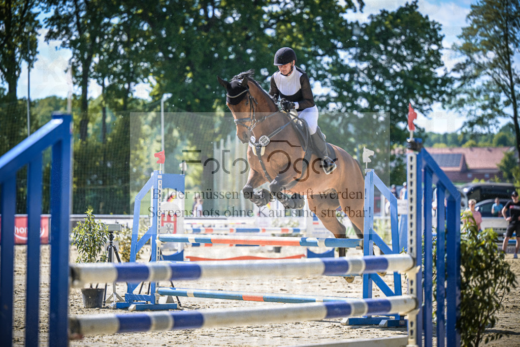 DOS_2142 | Entdecke hochwertige Reitturnierfotos von Foto Oger. Professionell, emotional und authentisch – jetzt Lieblingsmomente im Shop bestellen.Deutschlandweite Turnierfotografie. - Realisiert mit Pictrs.com