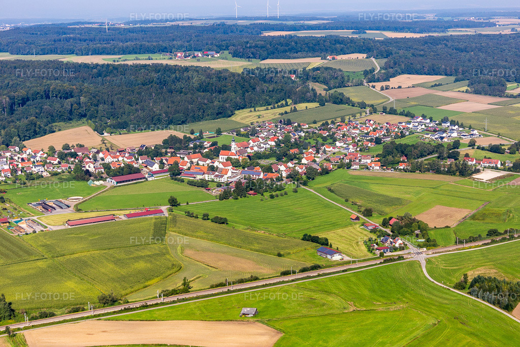 Luftbild: Ortsansicht von Osten im Ortsteil Otterswang in Bad Schussenried im Bundesland Baden-Württemberg in Deutschland. Foto: IMG_129159.jpg vom 04.09.2021 durch Werner Riehm/FLY-FOTO.de