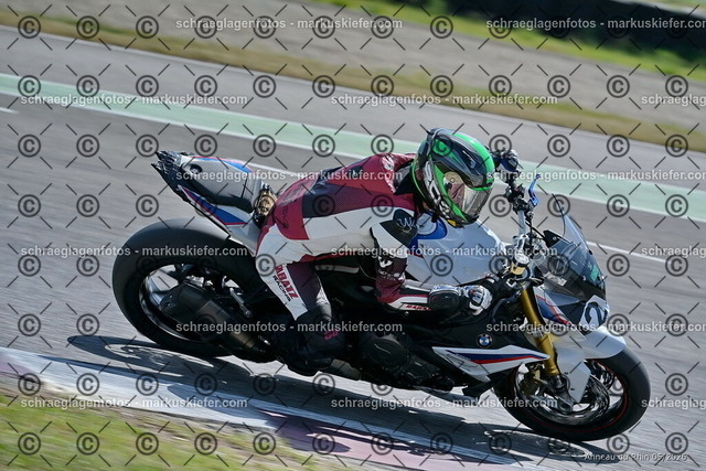 26BT02-1073 | markuskiefer.com - Realisiert mit Pictrs.com