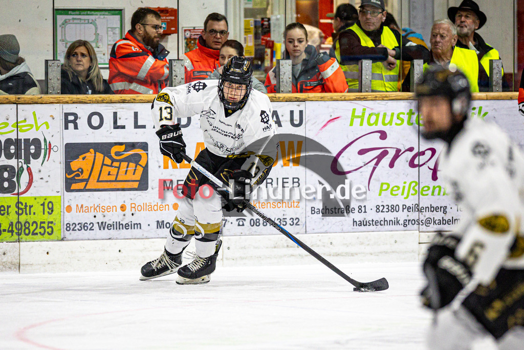 TSV Peißenberg MINERS gegen EHC Königsbrunn PINGUINE | Eishockey Bayernliga Herren Playoffs Viertelfinale 2024/25 - Spiel 6 von 7, TSV Peißenberg MINERS gegen EHC Königsbrunn PINGUINE, 20250221,Luca SZEGEDIN (EHC 13) in Aktion, Freisteller,2025-02-21 in Peißenberg (Eisstadion Peißenberg)Luca SZEGEDIN (EHC 13)Copyright: WolfgangxLindner foto-lindner.de