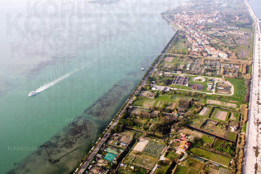 Malamocco(I-Venetien) | Luftbild: Malamocco(I-Venetien) in Malamocco im Bundesland Venetien in Italien. Foto: IMG_087477.jpg vom 06.04.2016 durch Werner Riehm/FLY-FOTO.de - Realisiert mit Pictrs.com