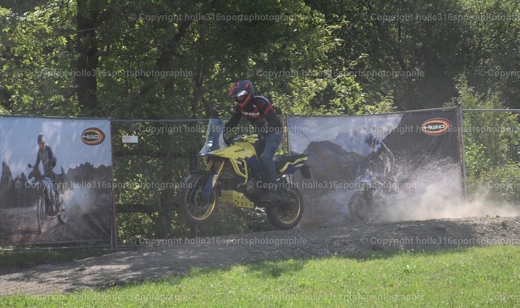 DSC_0105 | Sportfotografie , Motorsport, Motoross, Reitsport, Mointainbike, Enduro,
Landschaft , Outdoor, Eventfotografie, Landschaft, Bilder online bestellen - Realisiert mit Pictrs.com