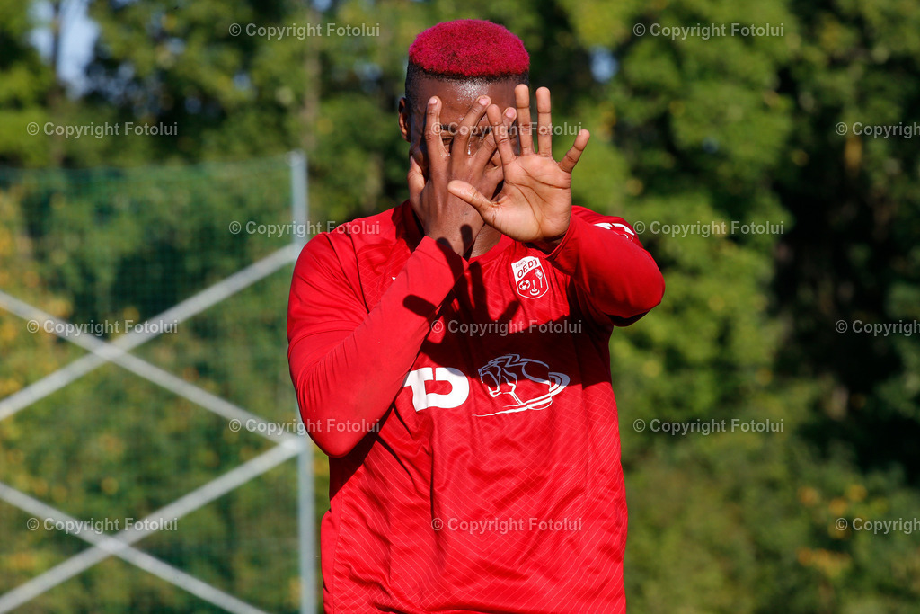A_LUI_270925_12jpg | SPORT,FUSSBALL REGINALLIGA MITTE ASKOE OEDT-JUNGE WIKINGER 27.09.25 IM BILD: TORSCHUETZE JONATHAN ALUKWU  (OEDT) UND (JUNGE WIKINGER FOTO:FOTOLUI