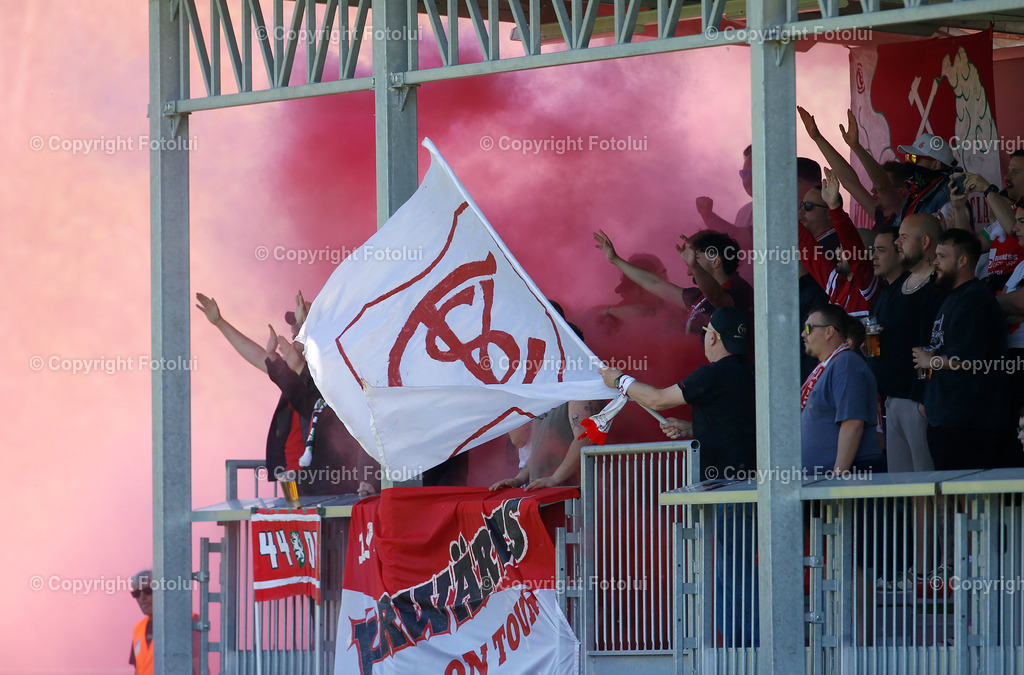 A_LUI_25042026_03 | SPORT,FUSSBALL LT1 OOE LIGA 25.04.2026  ASKOE OEDT 1B-VORWAERTS STEYR  IM BILD:DIE FANS VON VORWAERTS STEYR  FOTO:FOTOLUI