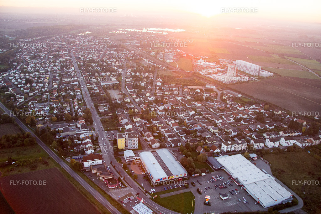 Ortsansicht | Luftbild: Ortsansicht in Biblis im Bundesland Hessen in Deutschland. Foto: IMG_075166.jpg vom 18.10.2014 durch Werner Riehm/FLY-FOTO.de - Realisiert mit Pictrs.com