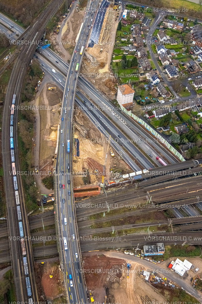 Duisburg231203301 | Luftbild vom Weihnachtshochwasser 2023 am Rhein, der Rhein tritt nach starken Regenfällen über die Ufer,  Duissern, Duisburg, Ruhrgebiet, Niederrhein, Nordrhein-Westfalen, Deutschland