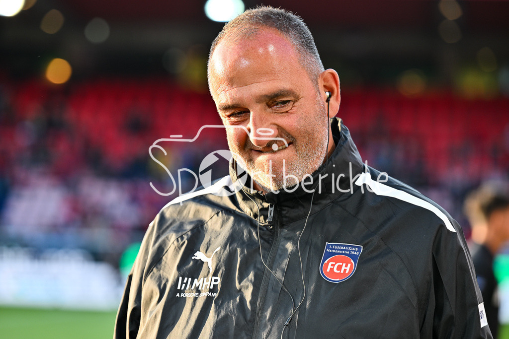 1. FC Heidenheim - SV Elversberg 07 | Im Bild Frank SCHMIDT Trainer 1. FC Heidenheim beim Interview mit SKY / Einzelfoto / Freisteller / Relegation Bundesliga: 1. FC Heidenheim - SV Elversberg 07, Voith-Arena am 22.05.2025 / DFL REGULATIONS PROHIBIT ANY USE OF PHOTOGRAPHS AS IMAGE SEQUENCES AND/OR QUASI-VIDEO / BLD / ZDF