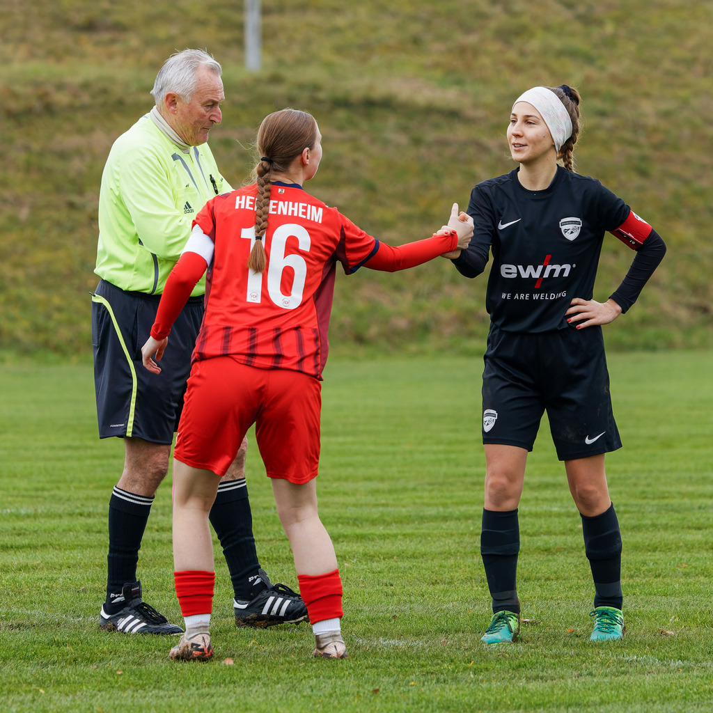 HOHFCH_251109_6034 | 1.FC Heidenheim 1846 II vs. GAST, Fußball, Frauen, Bezirksliga, 2025/2026, X. Spieltag, 03.10.2025 in Heidenheim, Kunstrasen b. Voith-Arena West(Foto: Michael Bulling) - Realisiert mit Pictrs.com