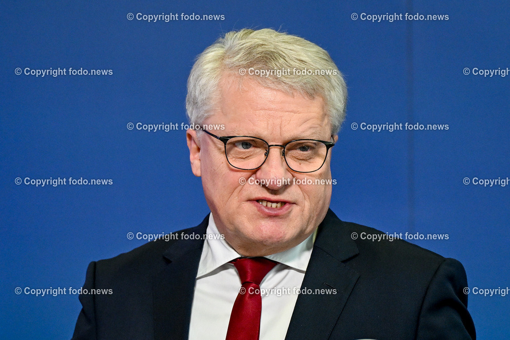 Pressekonferenz Linz AG_ Investitionen Ausblick 2024_ 19.02.2024-15 | 19.02.2024, Linz AG, AUT, Pressekonferenz Linz AG, Investitionen Ausblick 2024, im Bild Klaus Luger (SP, Bgm. der Stadt Linz)