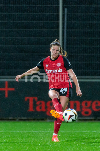20240927_NSZ_6984 | Lilla Turányi (Bayer Leverkusen,No.24) in AktionDEU, Leverkusen, 27.09.2024 Fußball, Frauen, Google Pixel Frauen-Bundesliga, Saison 2024/2025, 4. Spieltag, Bayer 04 Leverkusen - TSG HoffenheimDIE DFB-RICHTLINIEN UNTERSAGEN JEGLICHE NUTZUNG VON FOTOS ALS SEQUENZBILDER UND/ODER VIDEOÄHNLICHE FOTOSTRECKEN - Realisiert mit Pictrs.com