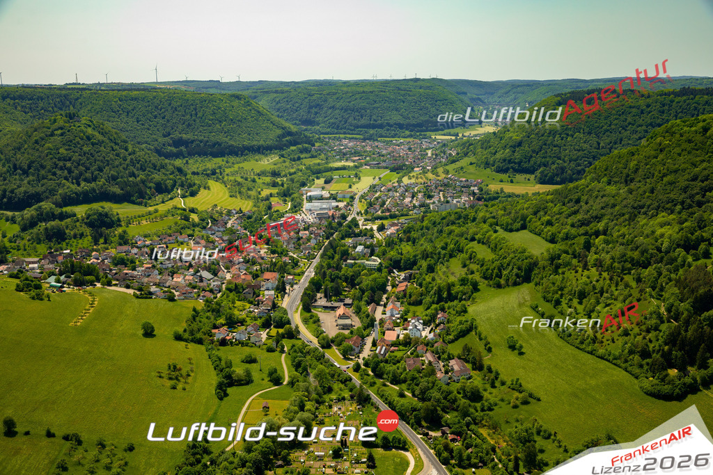 Das Luftbild zeigt  Bad Ditzenbach - Die Luftaufnahme wurde 2023 vom UL-Flugzeug aus erstellt ( keine Drohne ) - Hochauflösende Luftaufnahme - Für grossformatige Ausdrucke geeignet. Die Geschenkidee !Mit Lizenz und Bildrechte bestellbar