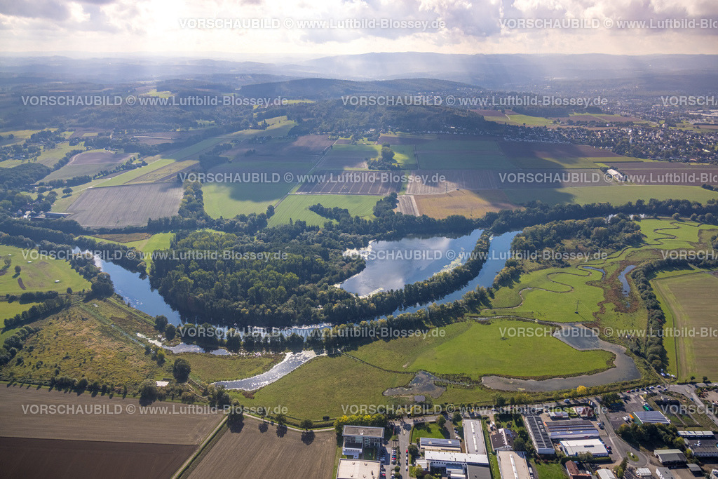 Froendenberg220901267 | Luftbild, Naturschutzgebiet Auf dem Stein, Kiebitzwiese und Biotop Ruhraue, Ententeich, Flussmäander Ruhr, Schwitten, Menden, Ruhrgebiet, Nordrhein-Westfalen, Deutschland