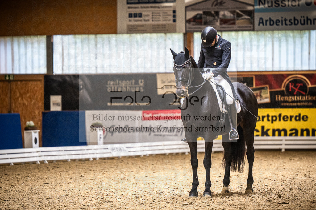 DOS_1390 | Entdecke hochwertige Reitturnierfotos von Foto Oger. Professionell, emotional und authentisch – jetzt Lieblingsmomente im Shop bestellen.Deutschlandweite Turnierfotografie. - Realisiert mit Pictrs.com